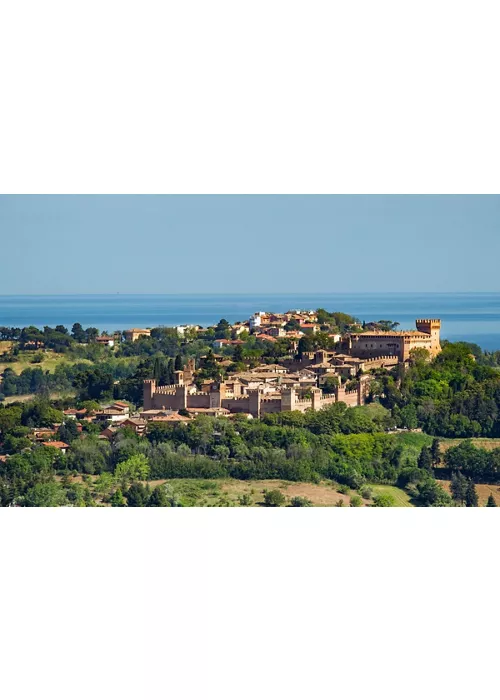Pedalare tra i borghi più belli delle Marche