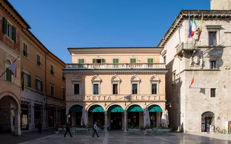 Ad Ascoli Piceno un caffè ha cambiato il set
