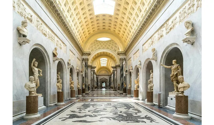 Museos Vaticanos y Basílica de San Pedro: Entrada de acceso rápido + Tour guiado