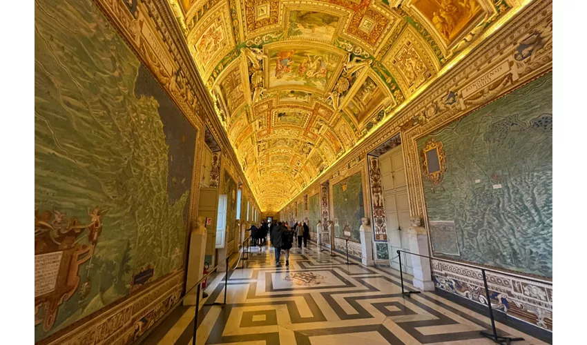 Vatican Museums & St. Peter's Basilica: Small Group Tour