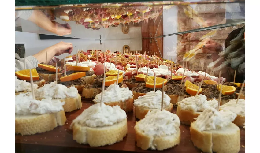 Venice: Street Food Tour and Tastings with a Local Guide