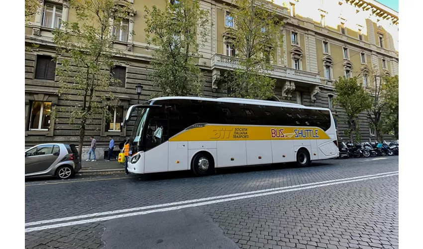 Roma: Trasferimento in autobus dal Vaticano all'aeroporto di Fiumicino