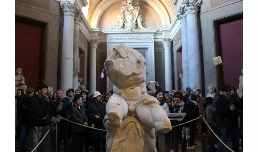 Musei Vaticani e Basilica di San Pietro: Visita veloce + Tour guidato semi-privato