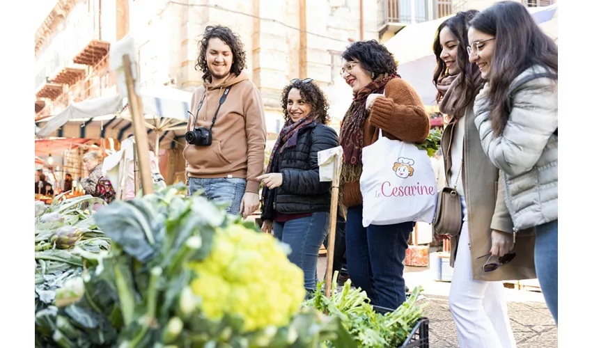 Roma: Tour del mercato + cena a casa di un locale