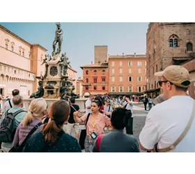 Bolonia: Visita guiada a pie + Entrada al Archiginnasio y a la Torre del Reloj