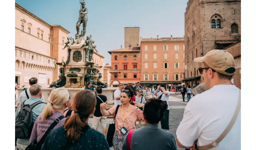 Bolonia: Visita guiada a pie + Entrada al Archiginnasio y a la Torre del Reloj