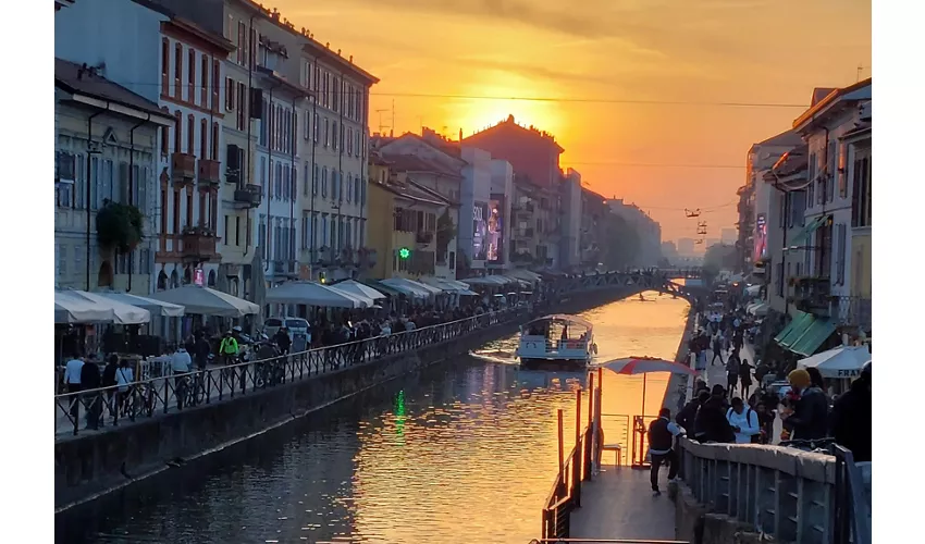 Milan: Navigli and Darsena Boat Tour