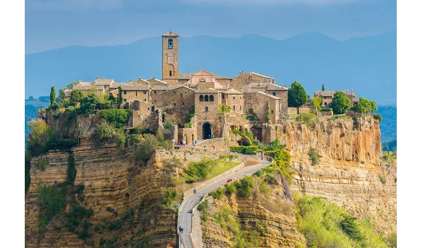 Civita di Bagnoregio, Montepulciano y Orvieto: Excursión desde Roma + Comida y Vino