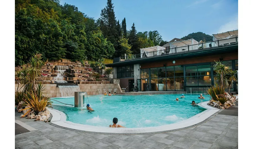 Roseo Euroterme Wellness Resort: Masaje de 25 minutos, Aperitivo + 2 horas de acceso a la piscina