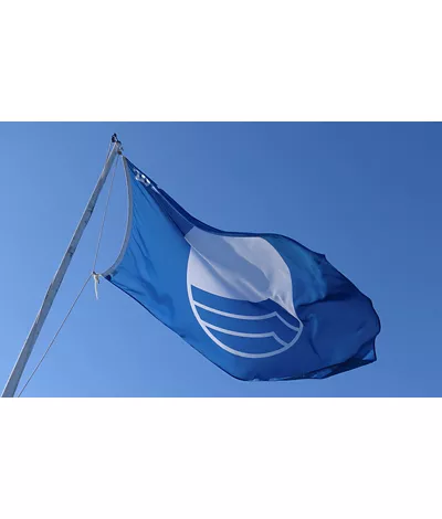 Ligurien: ein Meer von Blauen Flaggen