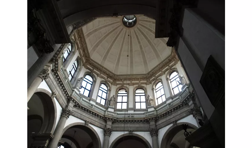 basilica-madonna-della-salute-dome.jpg