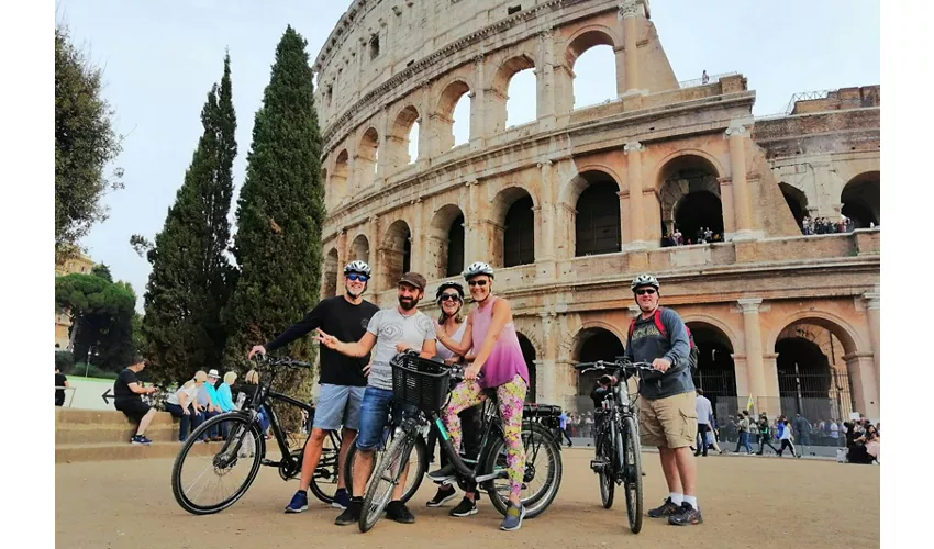 Rome: Electric Bicycle Rental in Piazza Venezia