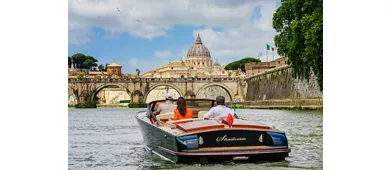 Roma: Paseo en barco privado por el Tíber
