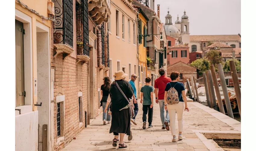 Venice: Guided Rooftops Tour + Prosecco Tasting