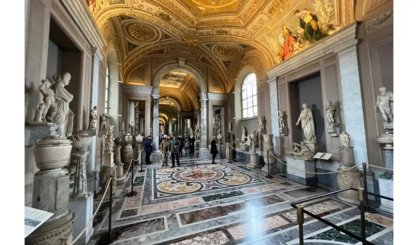 Vatican Museums & St. Peter's Basilica: Small Group Tour