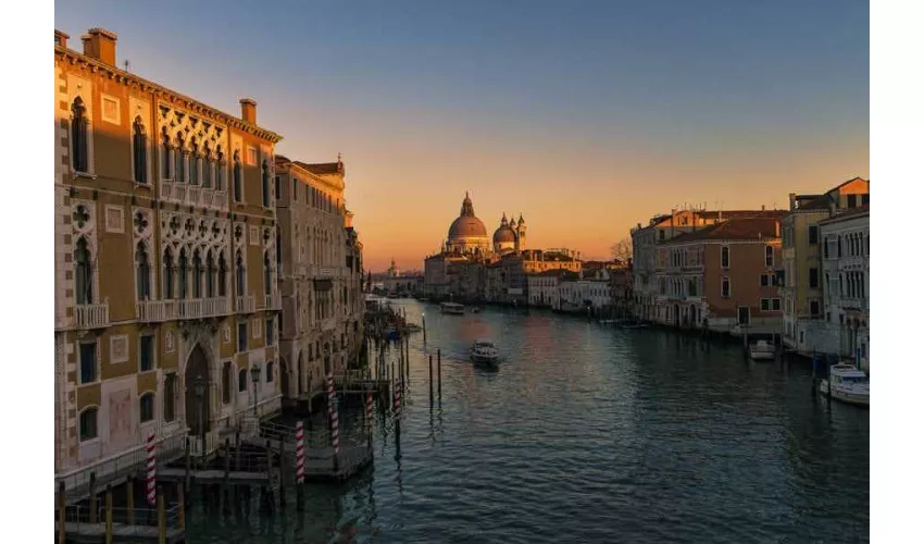 Venice: Gondola Ride with Live Commentary