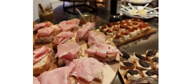 Archiginnasio de Bolonia: Entrada de acceso rápido + Tour guiado + Cata de vinos