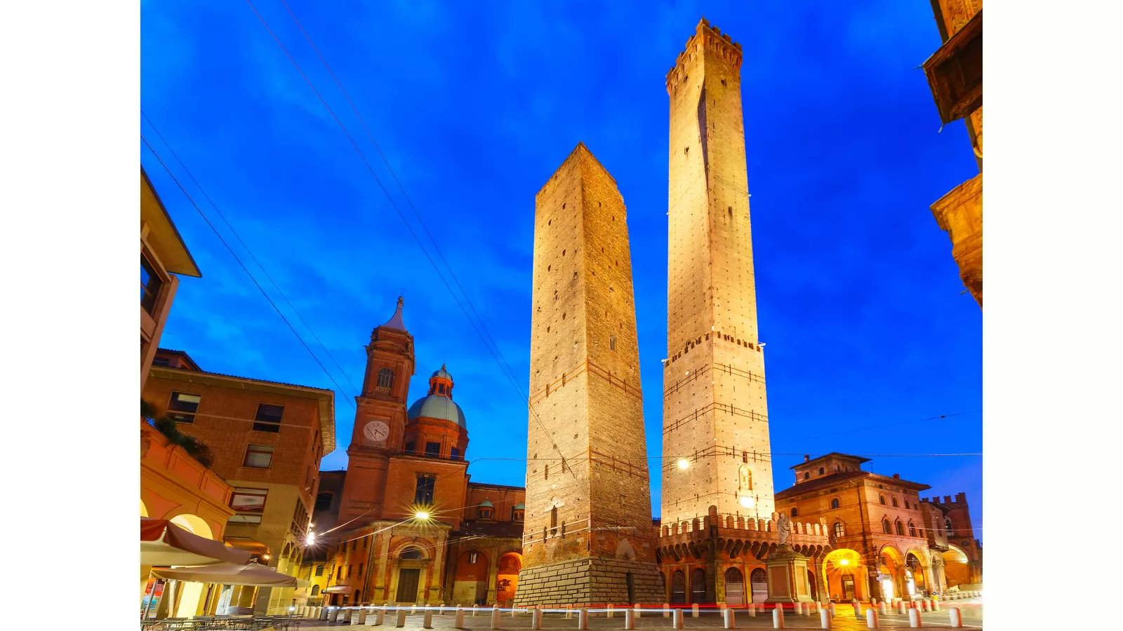 bologna-torri-emilia-romagna-gettyimages.jpg