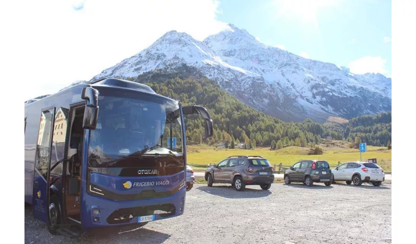 St. Moritz y Tirano: Excursión de un día desde Milán + Billete para el tren Bernina