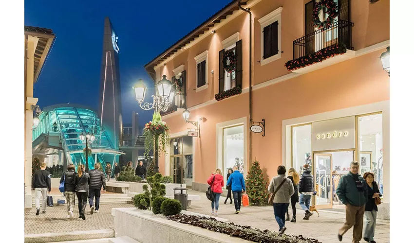 Serravalle Designer Outlet: Roundtrip from Milan