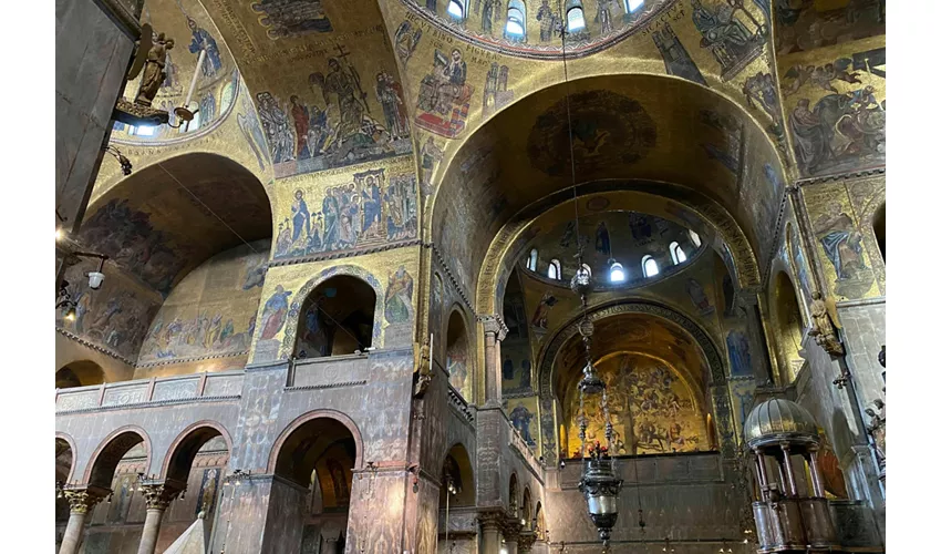Basílica de San Marcos: Entrada Premium Sin Colas + Terraza + Audioguía