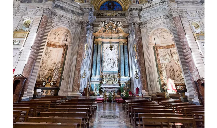 Sant'Agnese in Agone y Cripta: Entrada acompañada