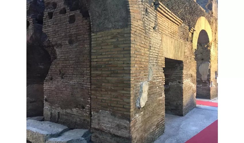 Stadium of Domitian & Trevi Fountain Rome: Stadium Visit + Trevi Guided Tour
