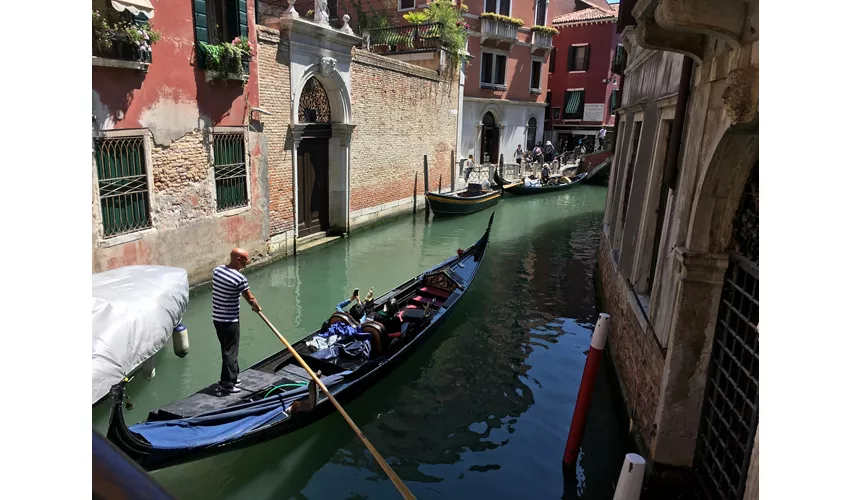 Venice: Classic Gondola Ride