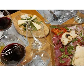 Roma: Degustazione guidata di vino e olio d'oliva + pranzo