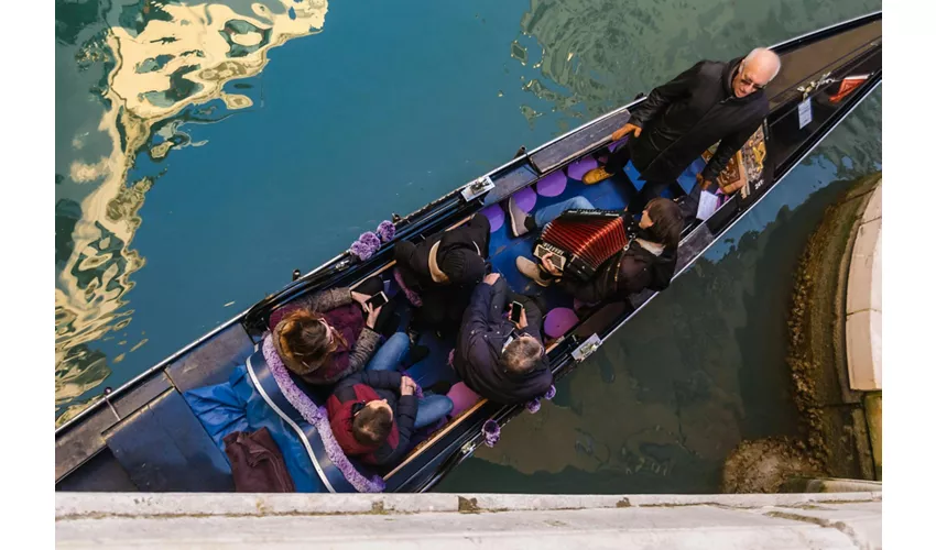 Venecia: Serenata en góndola por el Gran Canal