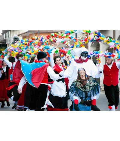 Carnaval de Irpinia: la tradición desfila enmascarada