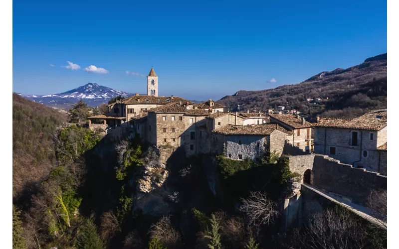 Borghi-presepe: l’incanto dell’inverno tra pietra e silenzio