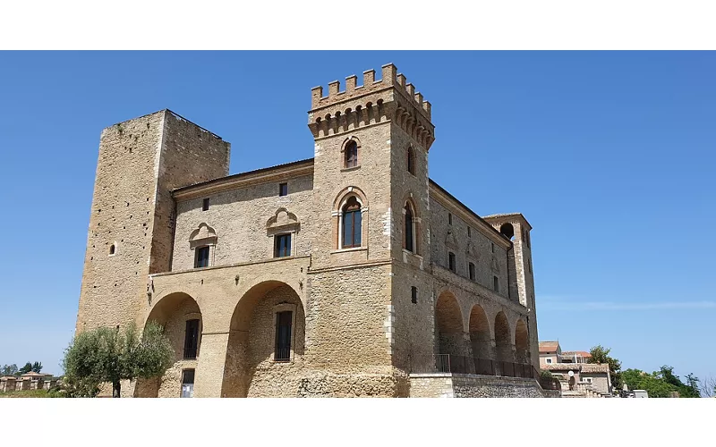 castello_di_Crecchio.jpg