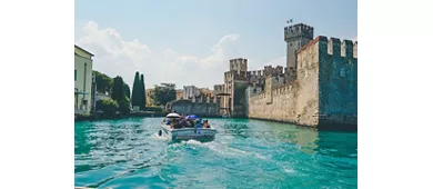 Sirmione: Excursión en barco y Cuevas de Catullo