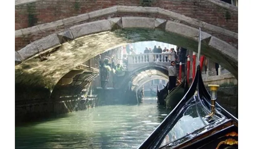 Venice: Grand Canal Gondola Ride + Skip The Line