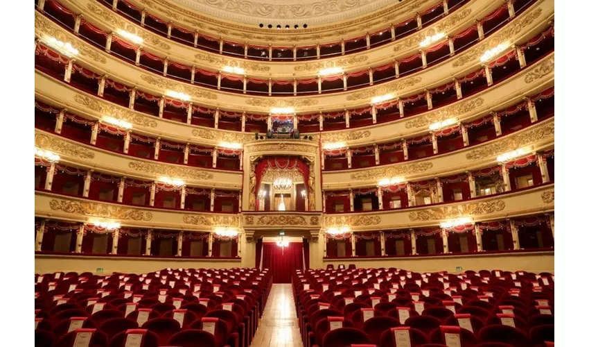 La Scala: Entrada sin colas + Visita guiada en grupo reducido