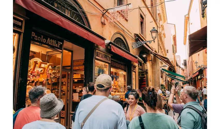 Bolonia: Visita guiada a pie + Entrada al Archiginnasio y a la Torre del Reloj