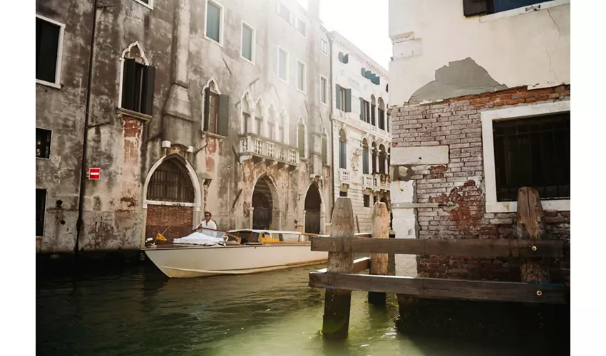 Venecia: Excursión guiada en barco por el Gran Canal + Entrada al Campanario de San Giorgio Maggiore