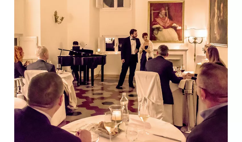 Palacio Pamphilj Roma: Cena de Ópera con Actuaciones en Directo