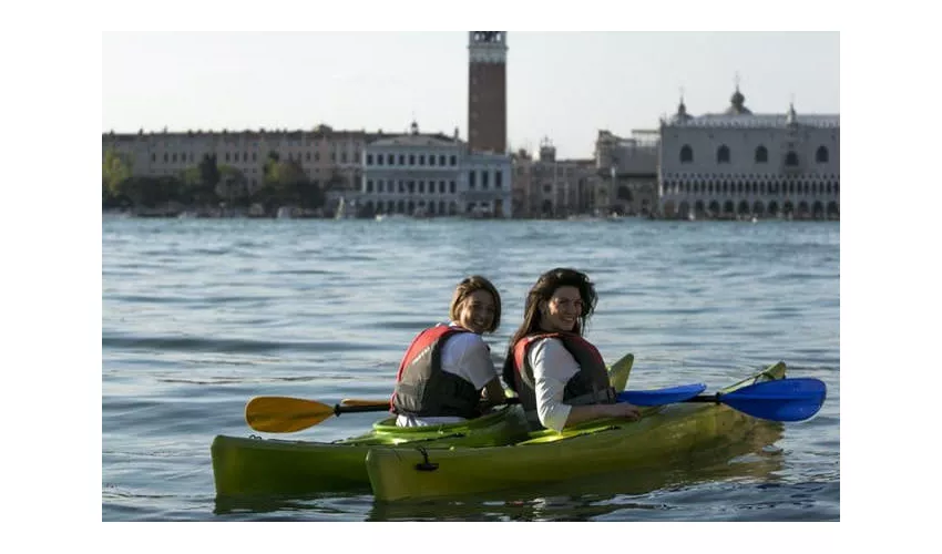 Venice: Guided Kayak Tour