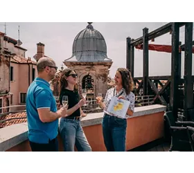 Venice: Guided Rooftops Tour + Prosecco Tasting