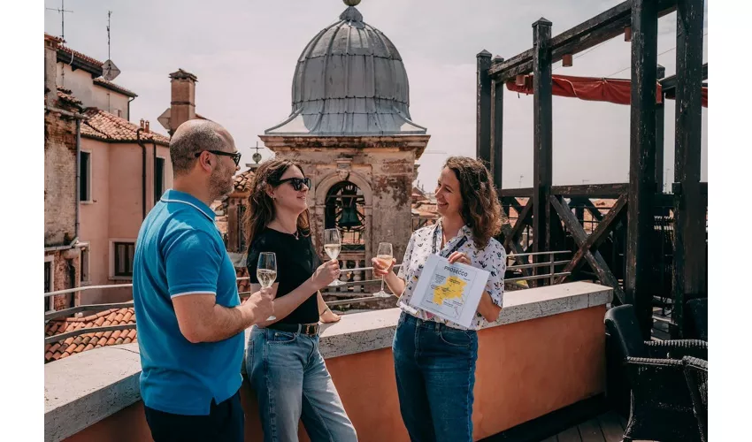 Venice: Guided Rooftops Tour + Prosecco Tasting