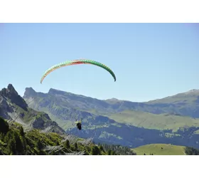 Parapente, un salto donde el cielo es más azul