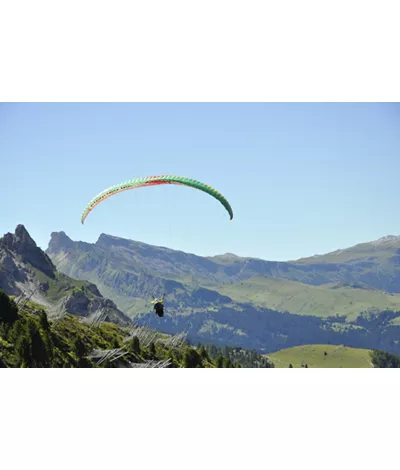 Parapente, un salto donde el cielo es más azul