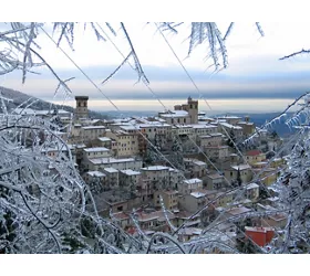 Winter walks in the villages of Le Marche, where time slows down