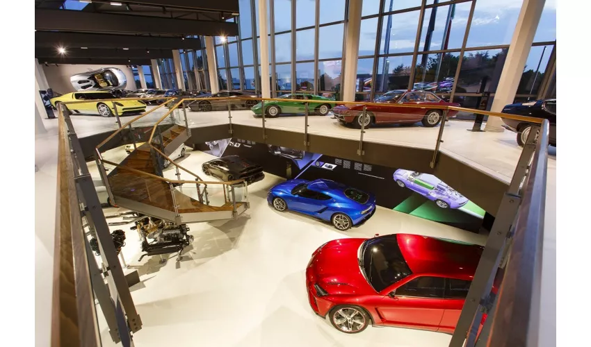 Bolonia: Visita guiada al Museo Lamborghini + Entrada