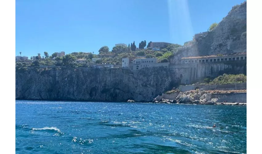 Taormina: Excursión con delfines al atardecer + Aperitivo