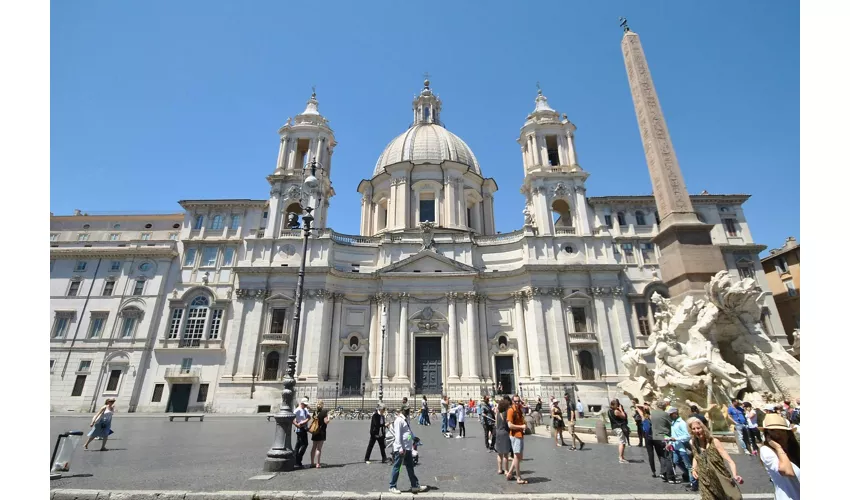 Sant'Agnese in Agone y Cripta: Entrada acompañada