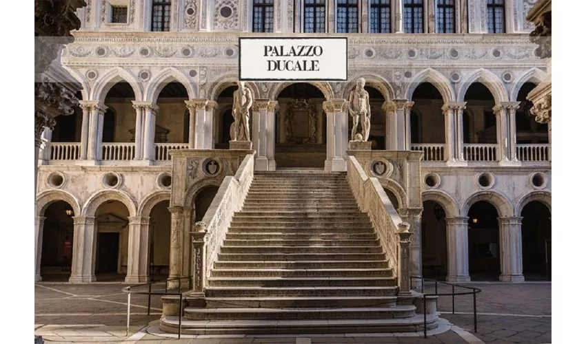 Doge’s Palace, St. Mark’s Basilica & Murano Islands: Guided Tour + Gondola Ride