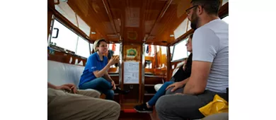 Murano y Burano: Excursión Privada en Barco + Demostración de Soplado de Vidrio y Encaje